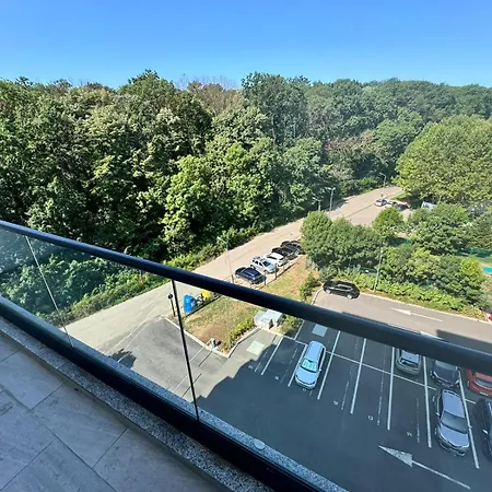 Forest-view Apartment *